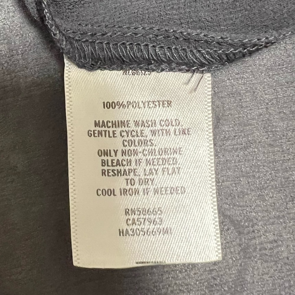 Halogen Gray Sheer Sleeveless Button-Front Blouse - Picture 6 of 9